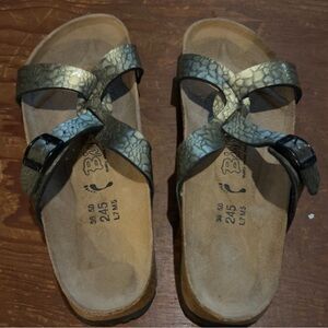 ❤️BIRKENSTOCKS❤️ Birki's Womens Size 7 Men 5 Gold Criss Cross Straps 245 Sandals